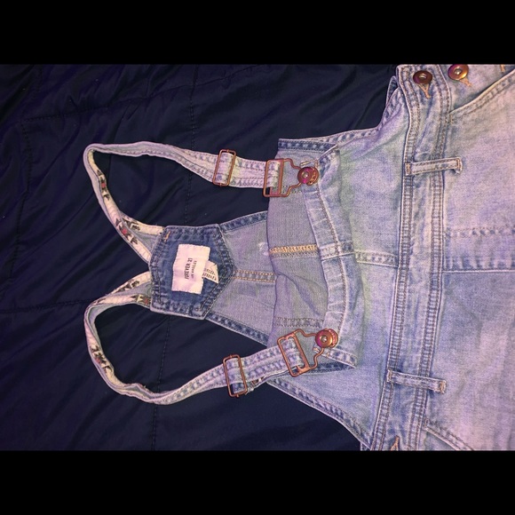 Ripped jeaned short overalls - Picture 3 of 4